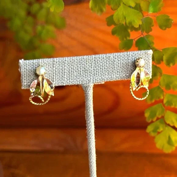 Vintage 1/20 12K Gold-Filled Screw Back Earrings With Twisted Loop & Leaf Design - Picture 8 of 10